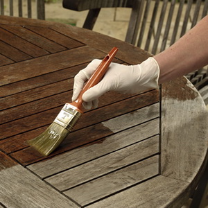 cach-son-ban-ghe-go-soi