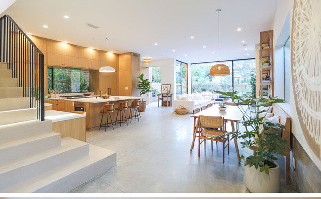 Chỉ sử dụng gỗ sồi thôi nhưng ngôi nhà này cũng đủ làm tim bạn rung động