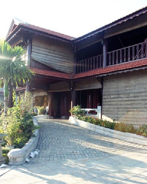 Mẫu thiết kế nhà gỗ 2 tầng hiện đại